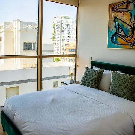 Phaedrus Living: 360 Tower Luxury Flat * Nikosia