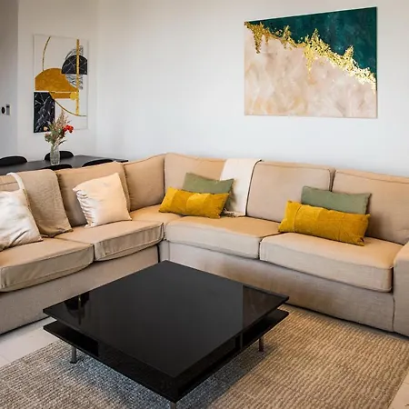 Apartment Phaedrus Living: 360 Tower Luxury Flat *