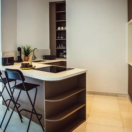 Phaedrus Living: 360 Tower Luxury Flat * Nikosia