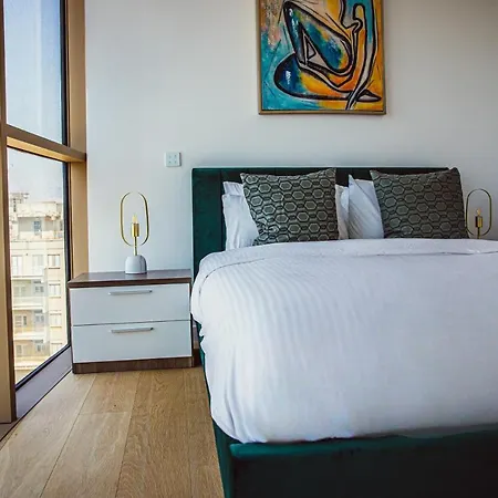 Phaedrus Living: 360 Tower Luxury Flat Nikosia