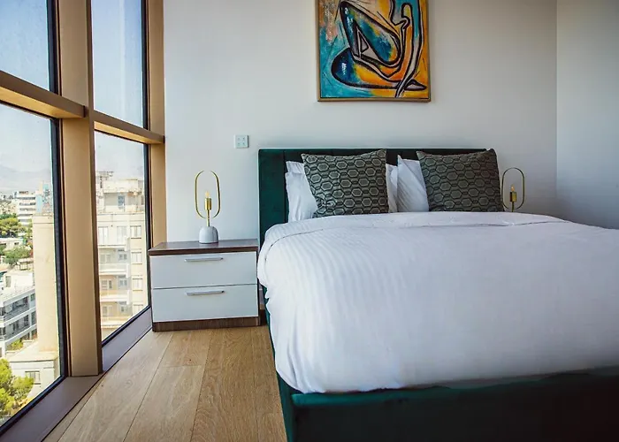 Phaedrus Living: 360 Tower Luxury Flat Nikósie