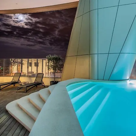 Phaedrus Living: 360 Tower Luxury Flat Nikósie