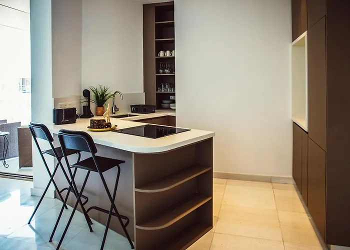 Phaedrus Living: 360 Tower Luxury Flat * Nicosia